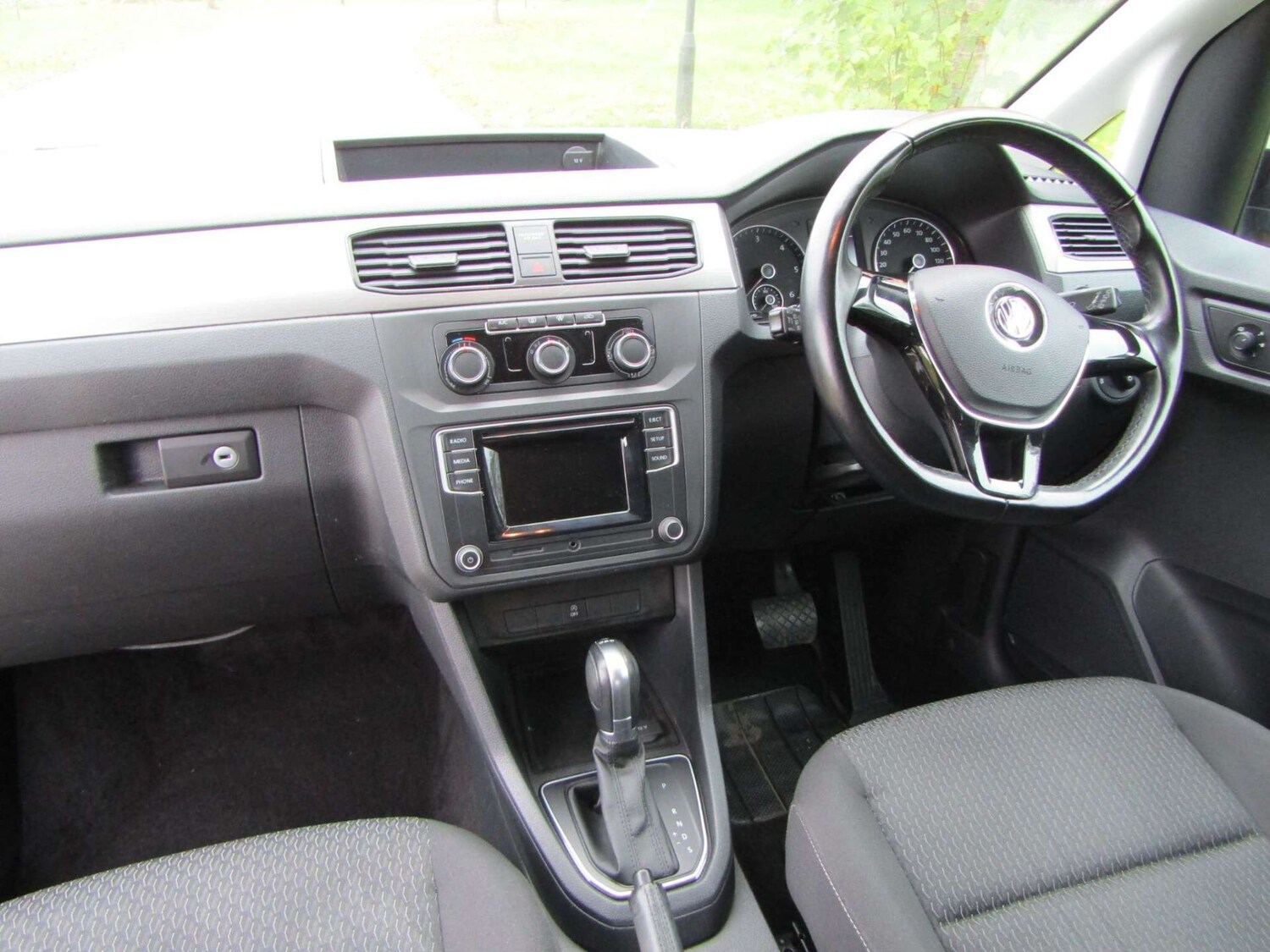 Used Volkswagen Caddy Maxi Life 2017 for sale - 76909067: Photo 9