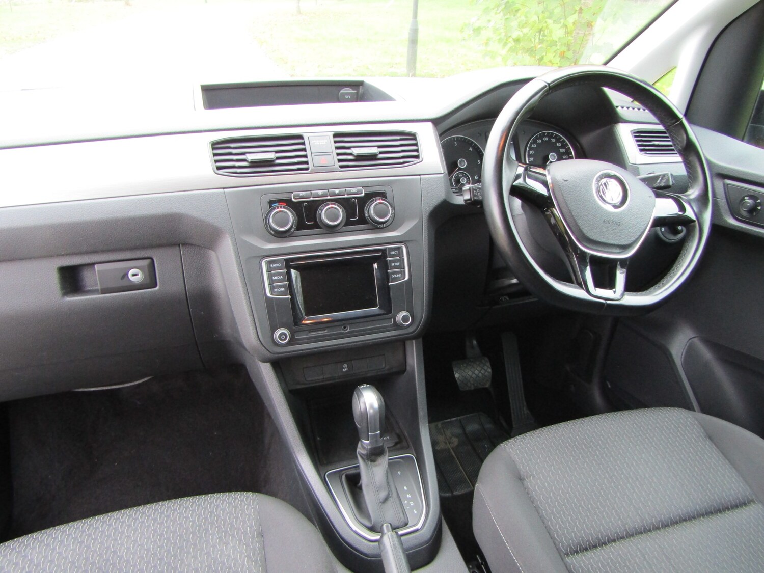 Used Volkswagen Caddy Maxi Life 2017 for sale - 76036470: Photo 10