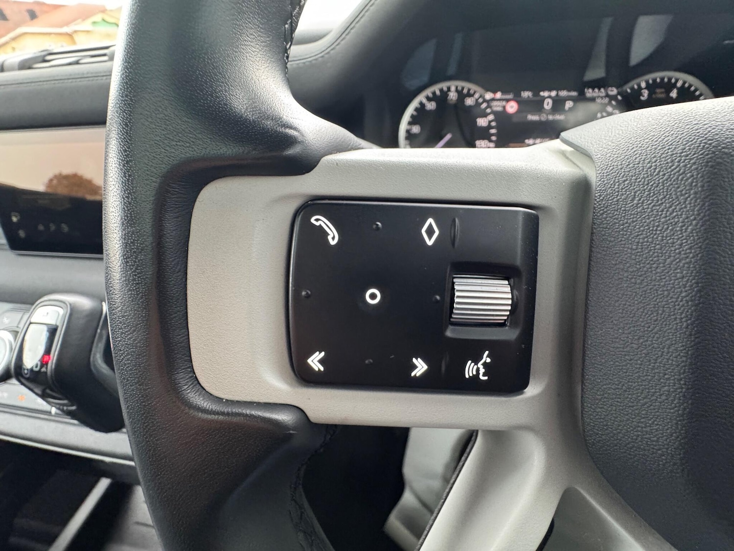 Used Land Rover Defender 2023 for sale - 76993068: Photo 23