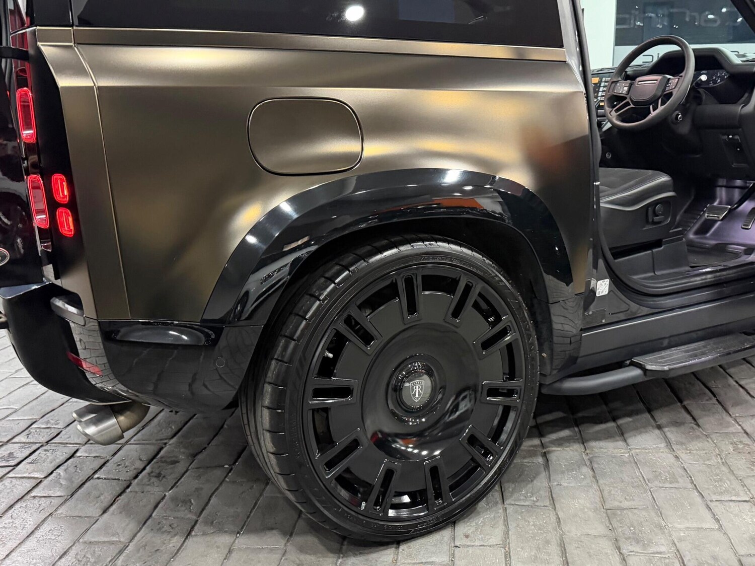 Used Land Rover Defender 2021 for sale - 77586180: Photo 17