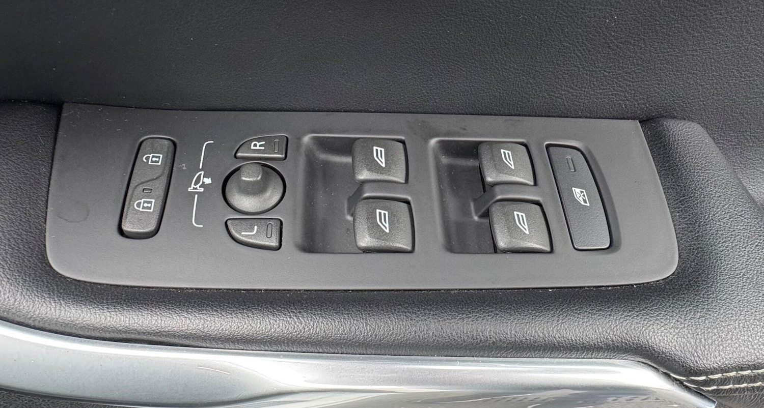 Used Volvo V40 for sale - 76476427: Photo 13