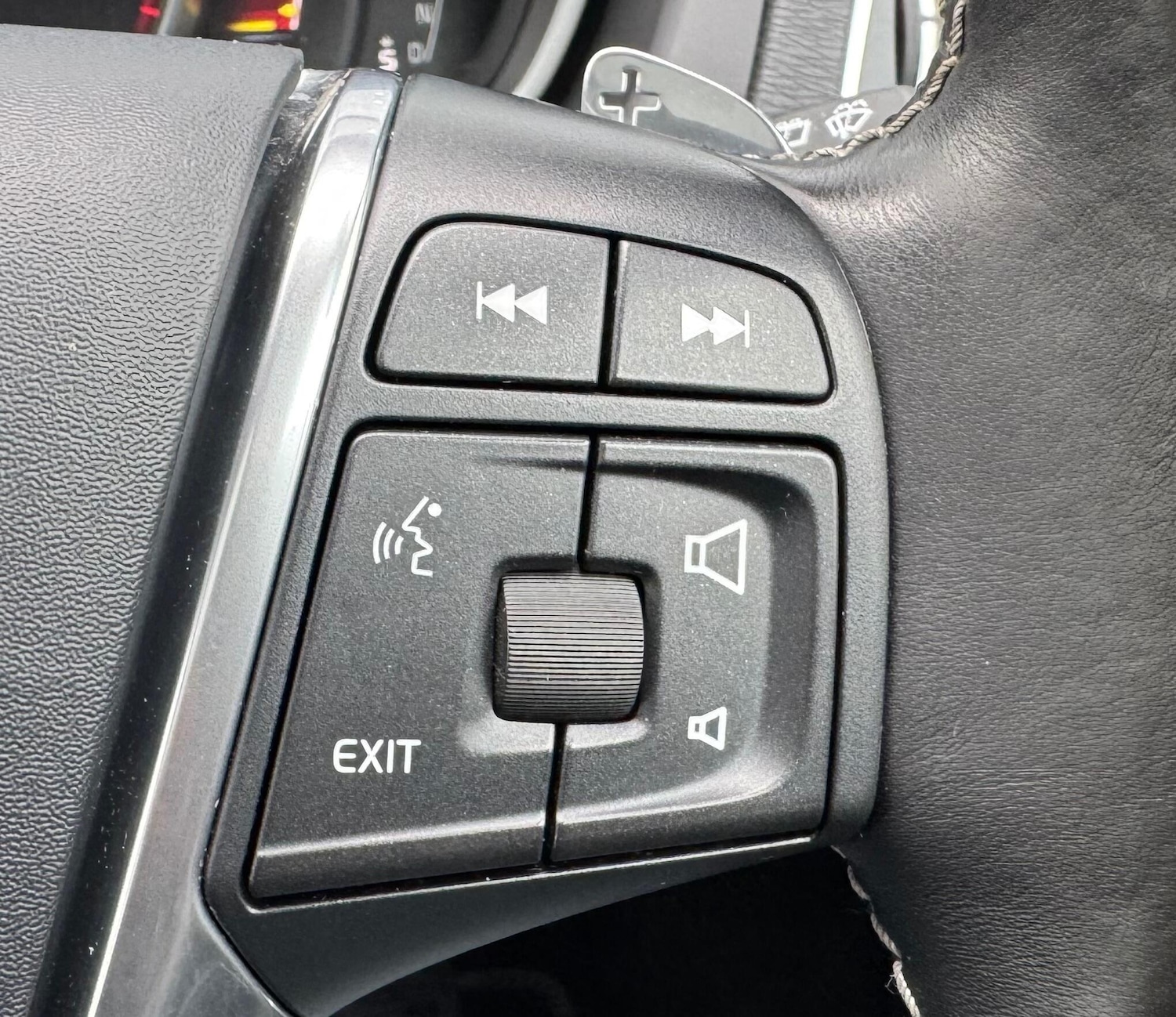 Used Volvo V40 for sale - 76476427: Photo 24