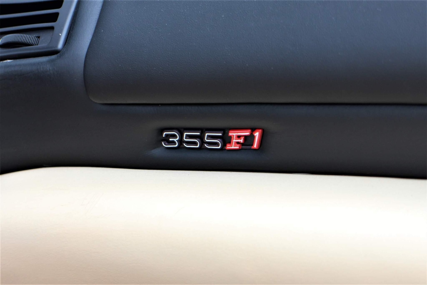 Used Ferrari 355 F1 1999 for sale - 76380543: Photo 22