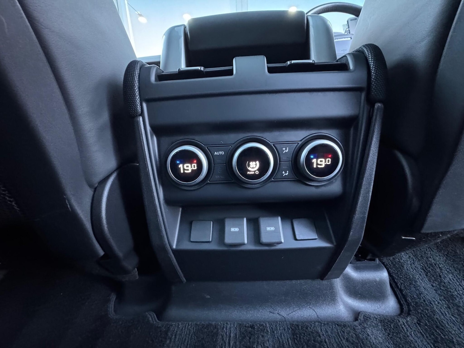 Used Land Rover Defender 2023 for sale - 76992255: Photo 15