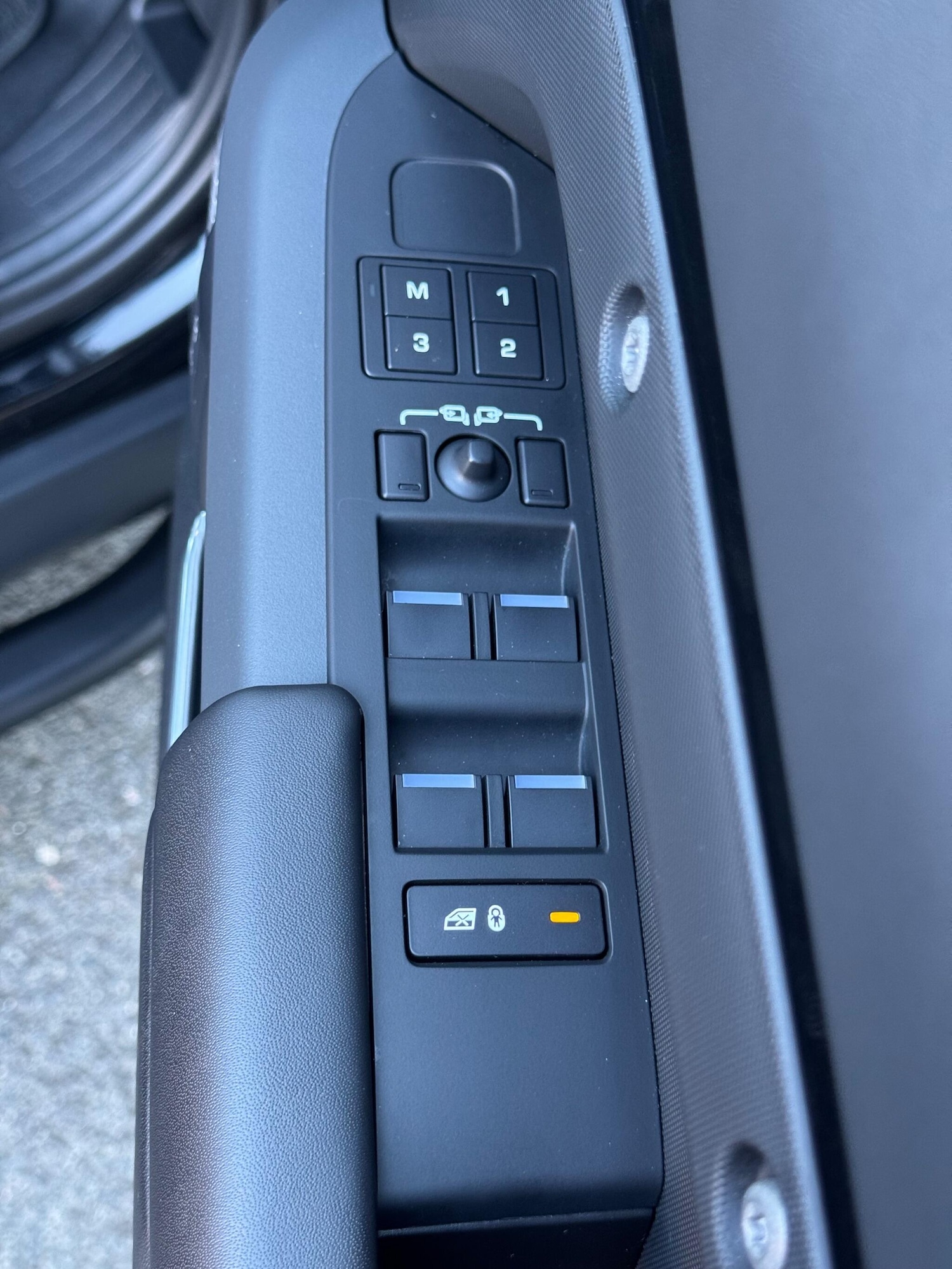 Used Land Rover Defender 2023 for sale - 76992255: Photo 17