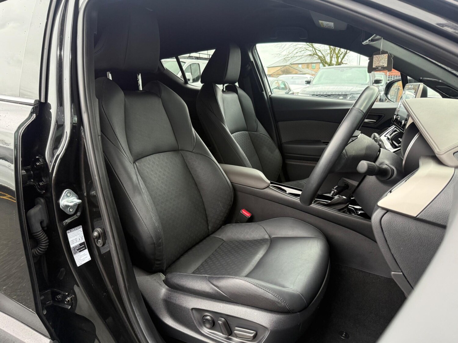 Used Toyota C-HR 2022 for sale - 77683042: Photo 13