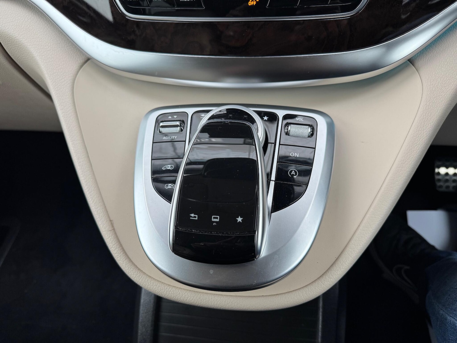 Used Mercedes-Benz V-Class 2016 for sale - 77143986: Photo 16