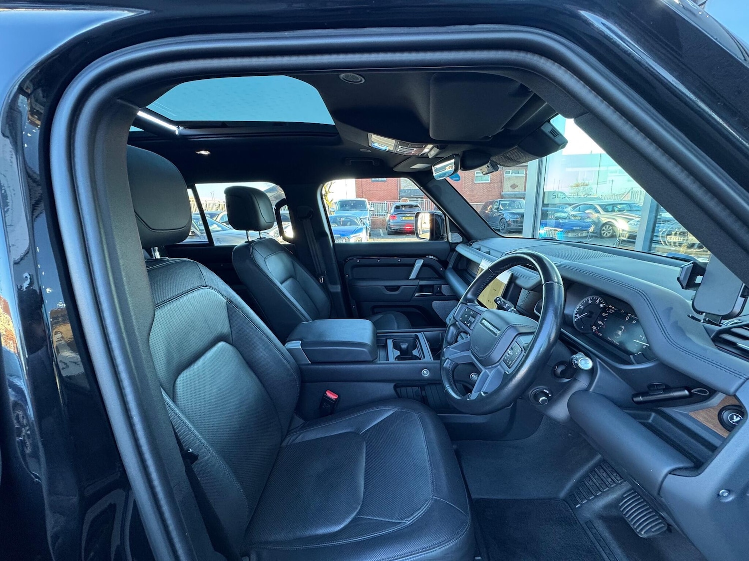 Used Land Rover Defender 2023 for sale - 76644814: Photo 12