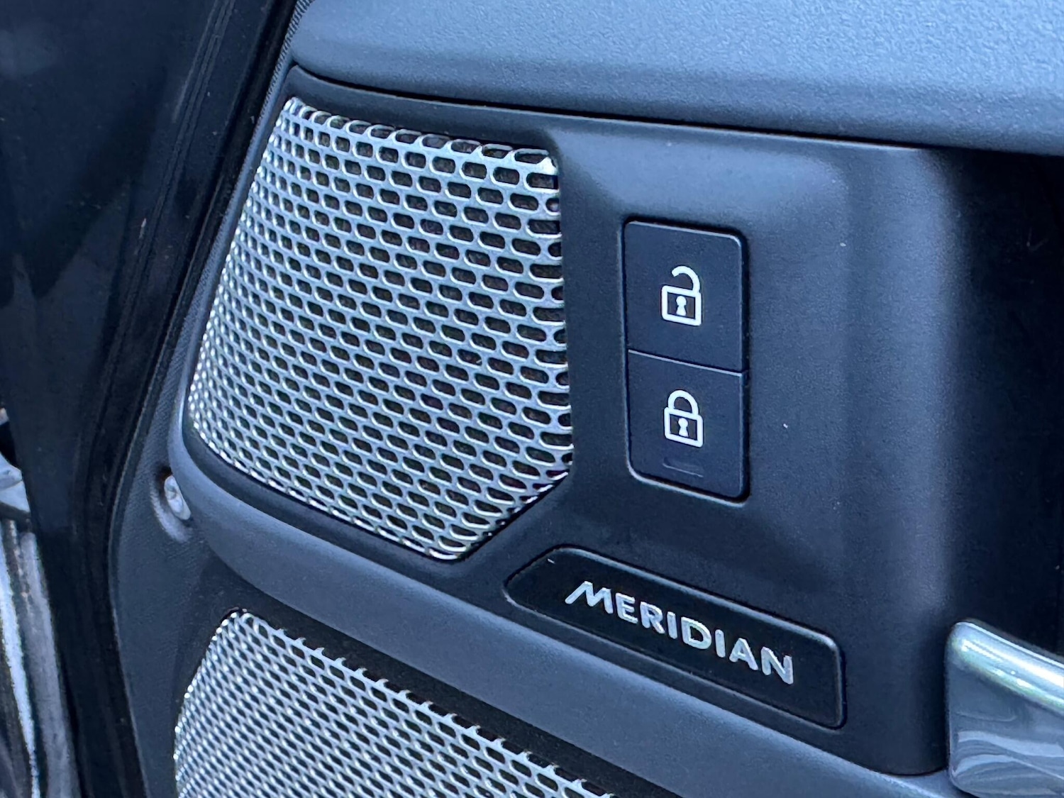 Used Land Rover Defender 2023 for sale - 76644814: Photo 16