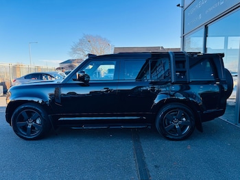 Used Land Rover Defender 2023 for sale - 76644814: Photo
