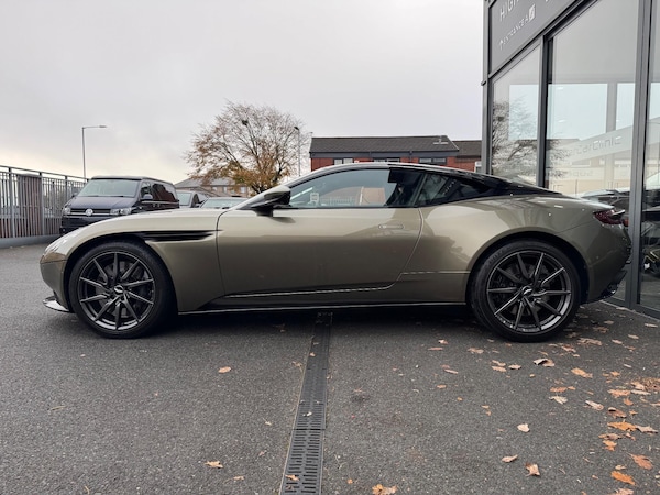 Used Aston Martin DB11 2016 for sale - 76259324: Photo 4