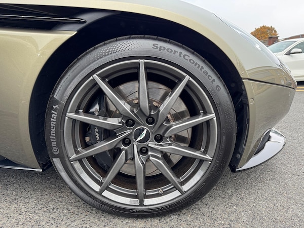 Used Aston Martin DB11 2016 for sale - 76259324: Photo 6