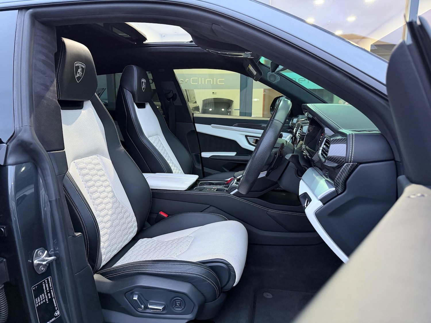 Used Lamborghini Urus 2019 for sale - 77090778: Photo 2