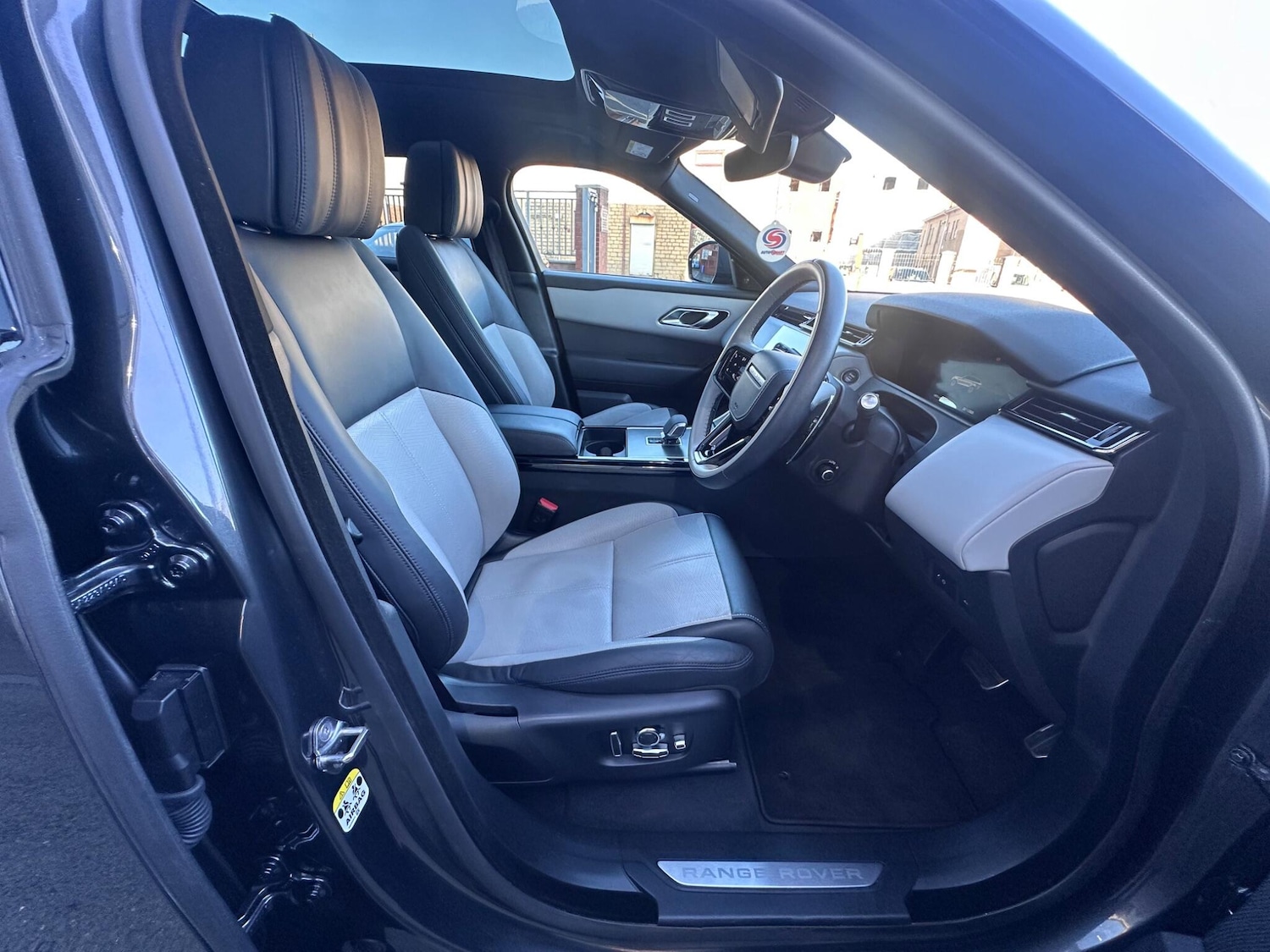 Used Land Rover Range Rover Velar 2023 for sale - 76701827: Photo 13