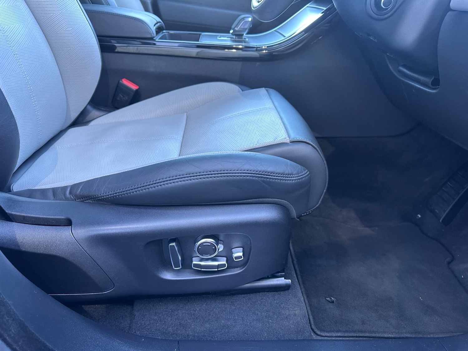 Used Land Rover Range Rover Velar 2023 for sale - 76701827: Photo 18