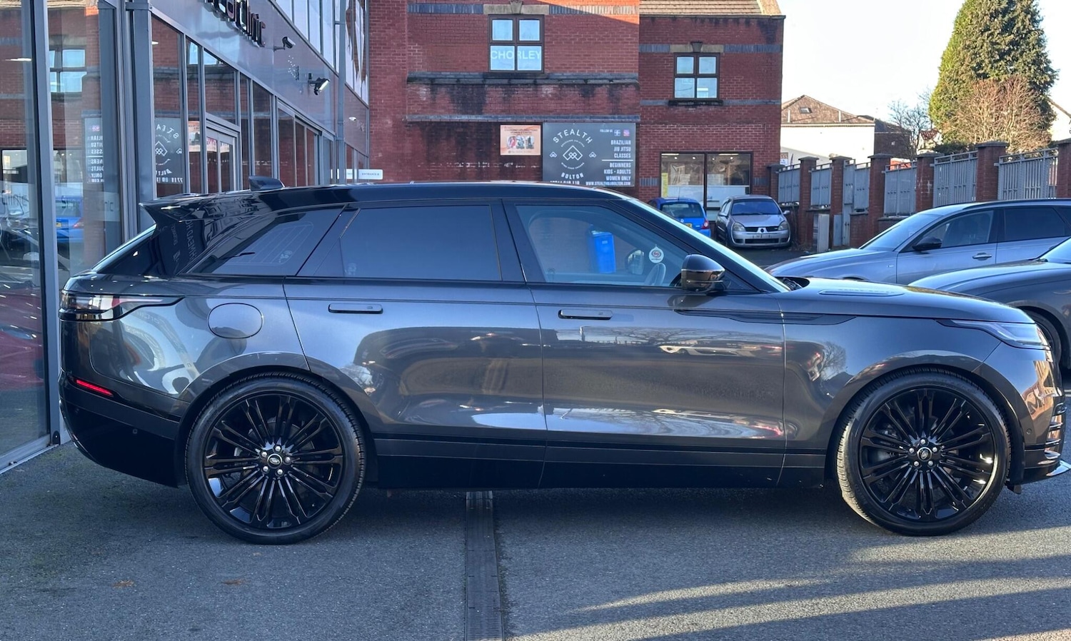 Used Land Rover Range Rover Velar 2023 for sale - 76701827: Photo 2