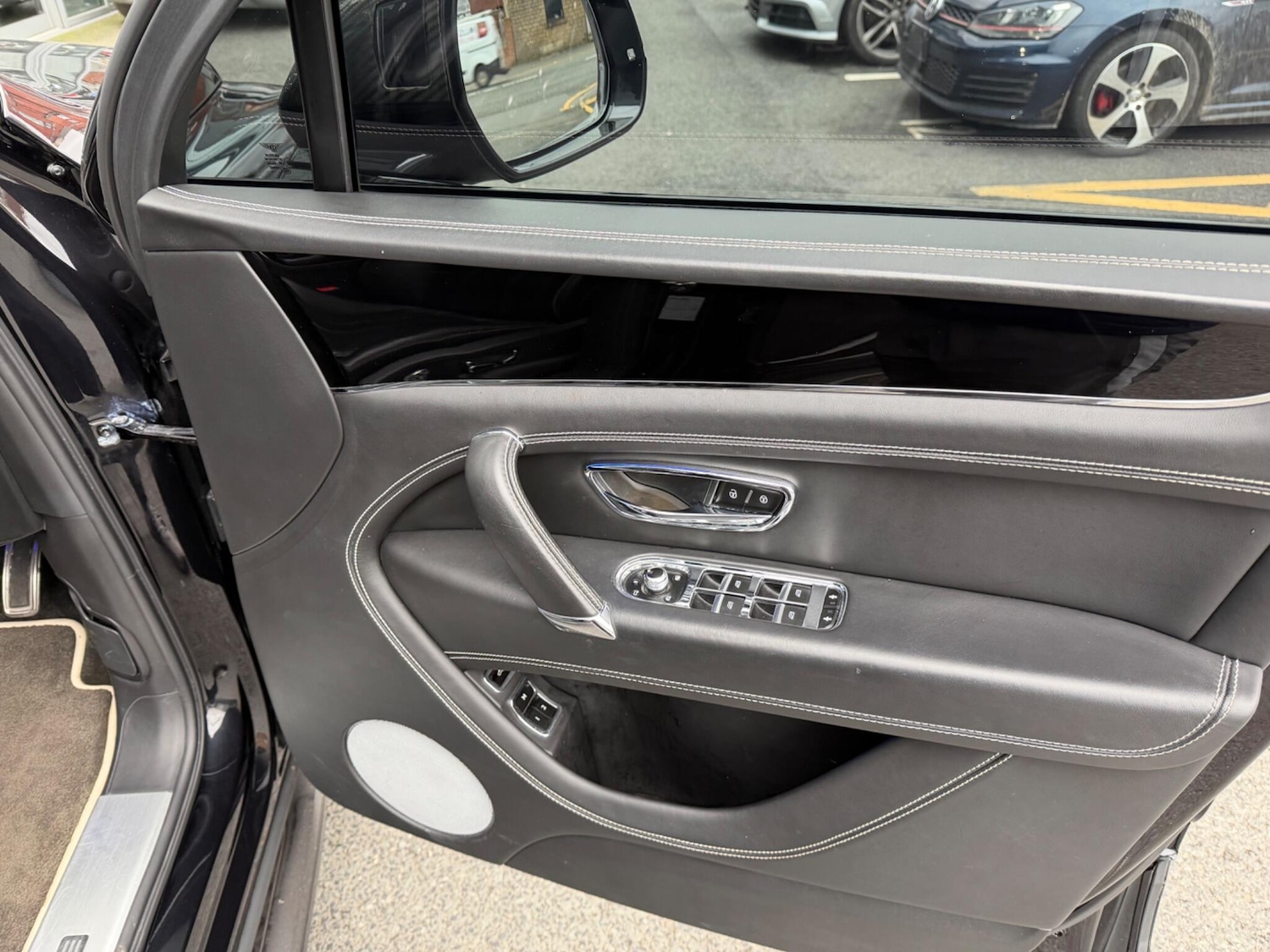 Used Bentley Bentayga 2017 for sale - 77468608: Photo 17