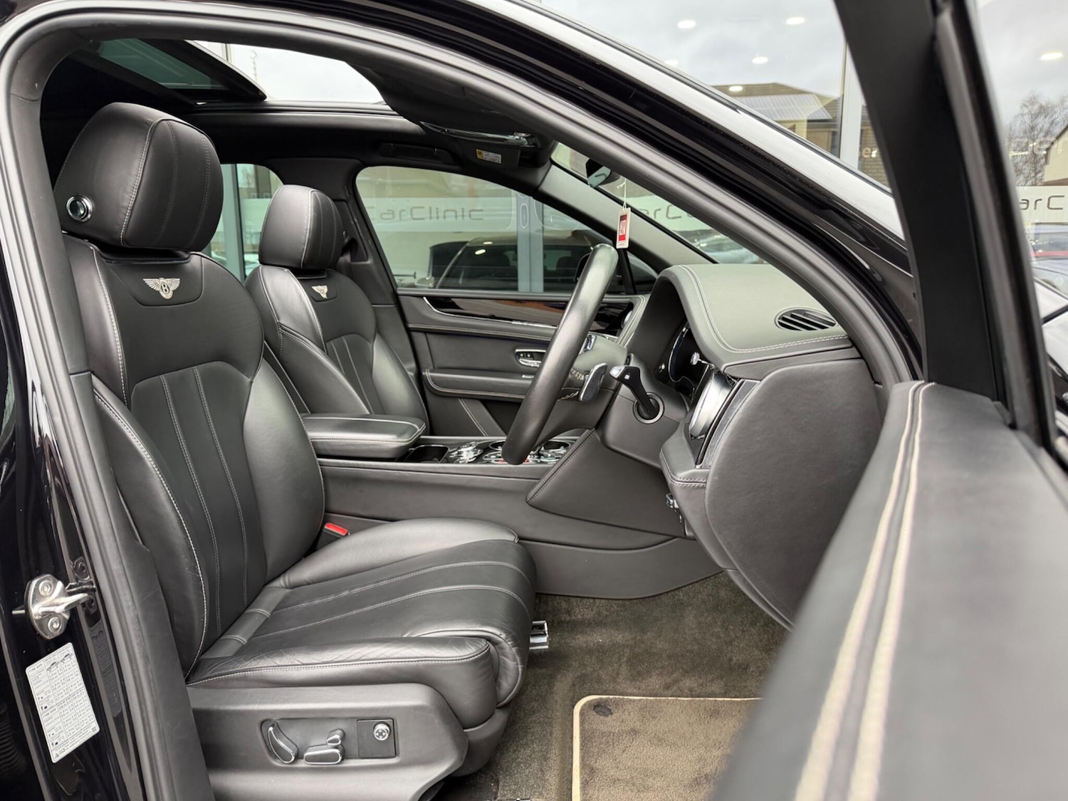 Used Bentley Bentayga 2017 for sale - 77468608: Photo 3