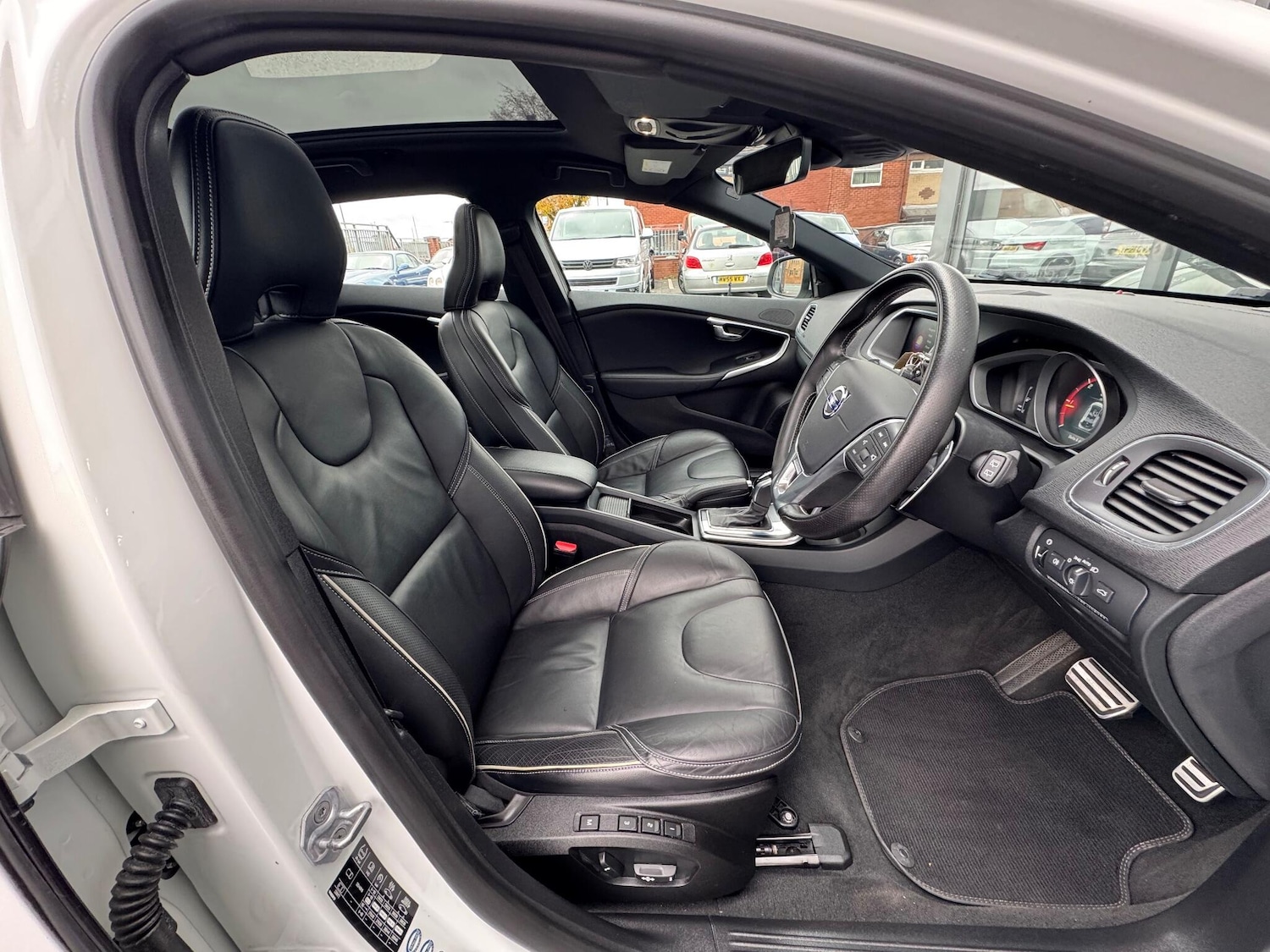 Used Volvo V40 2025 for sale - 77050150: Photo 11