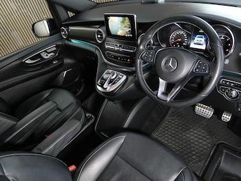 Used Mercedes-Benz V-Class 2023 for sale - 78228330: Photo