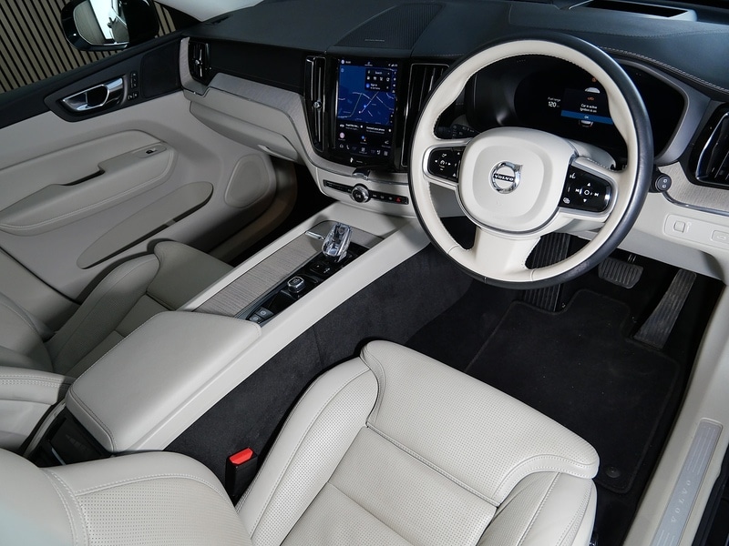 Used Volvo XC60 2021 for sale - 77953470: Photo 3