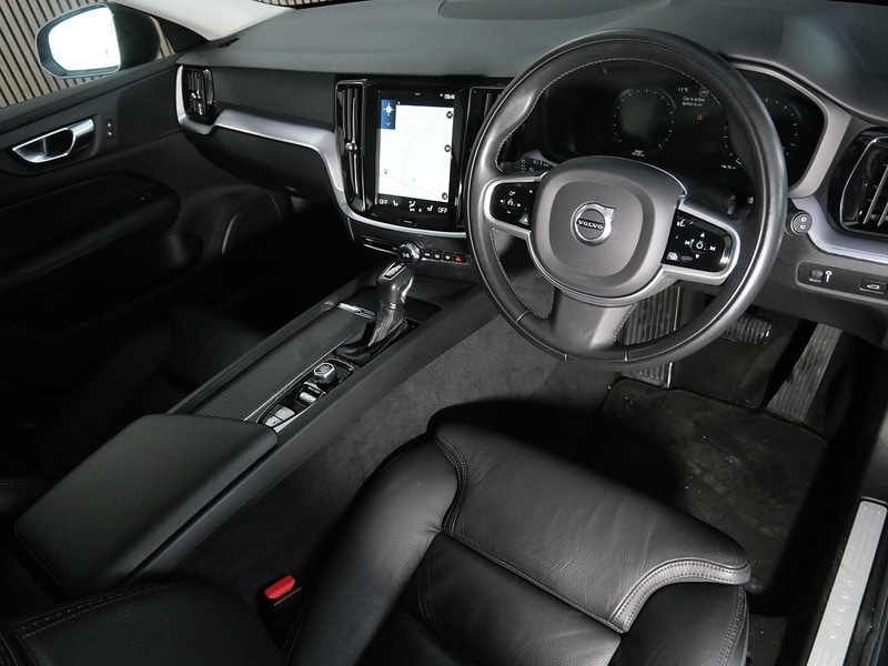 Used Volvo V60 2020 for sale - 77840690: Photo 3