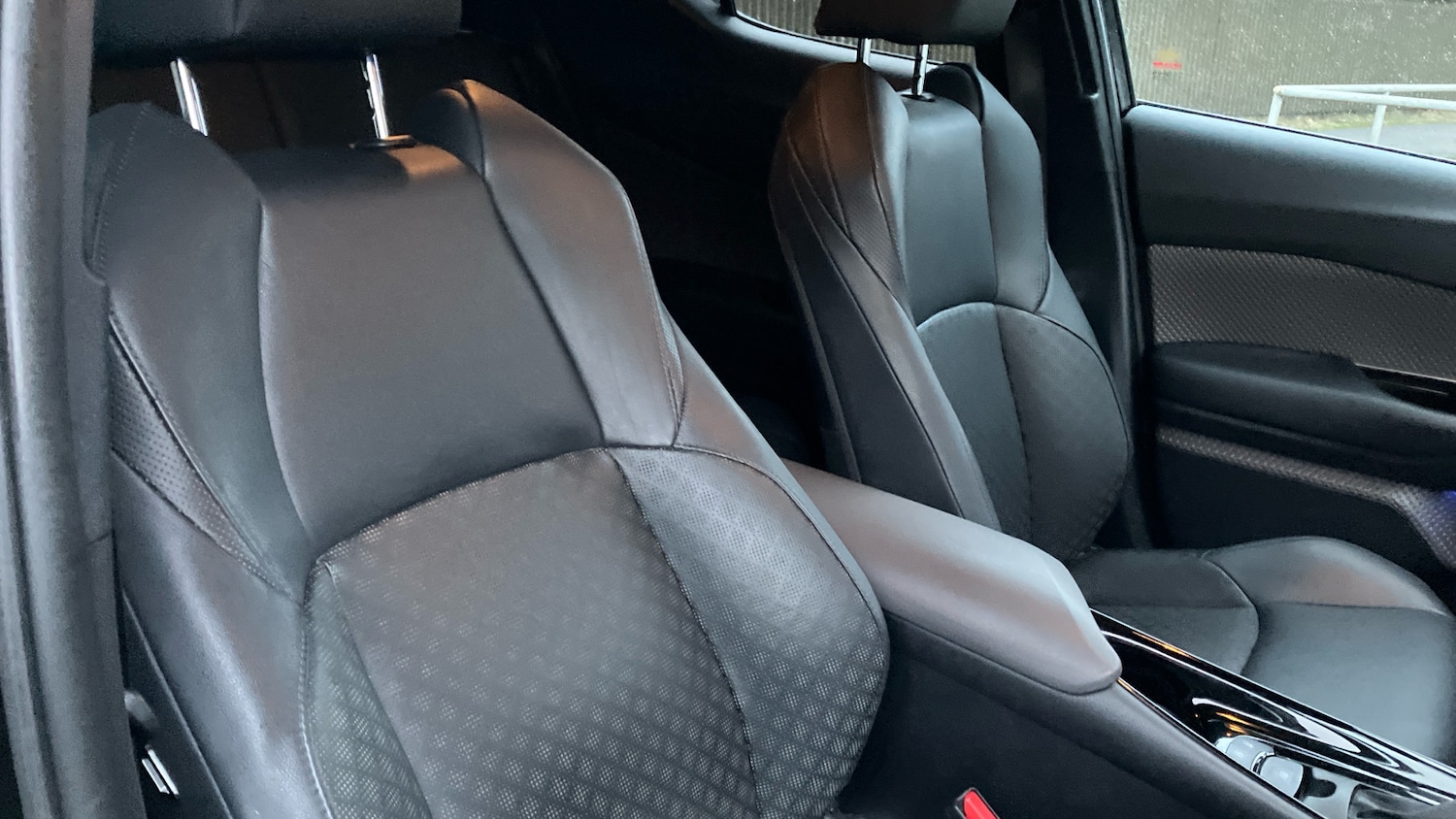 Used Toyota C-HR 2021 for sale - 76907649: Photo 28