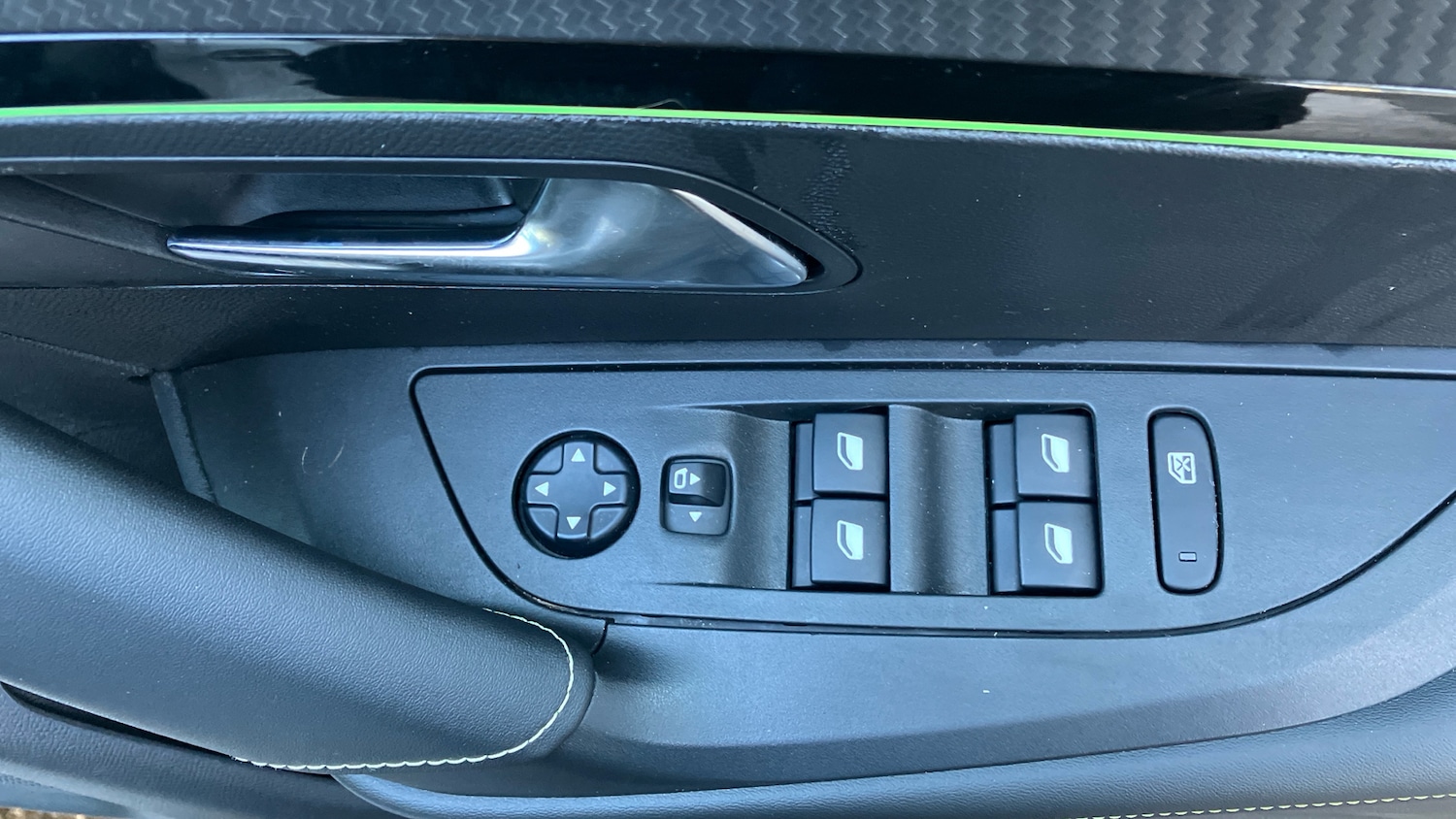 Used Peugeot 2008 2020 for sale - 77038754: Photo 32