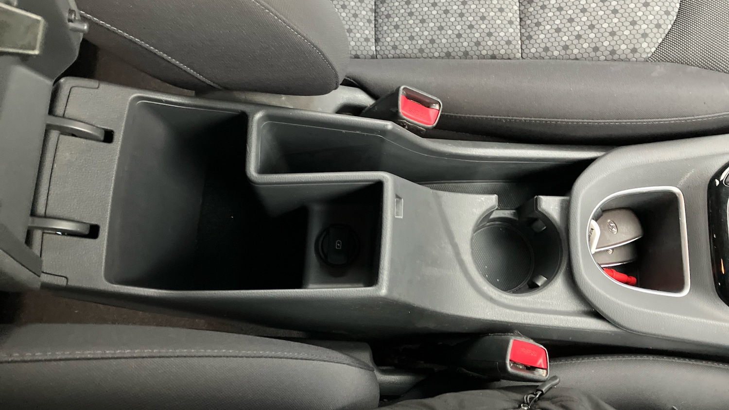 Used Hyundai IONIQ 2017 for sale - 76831517: Photo 51