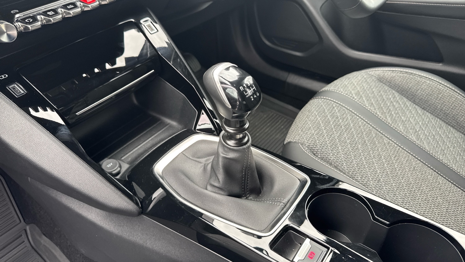 Used Peugeot 2008 2024 for sale - 76817399: Photo 13