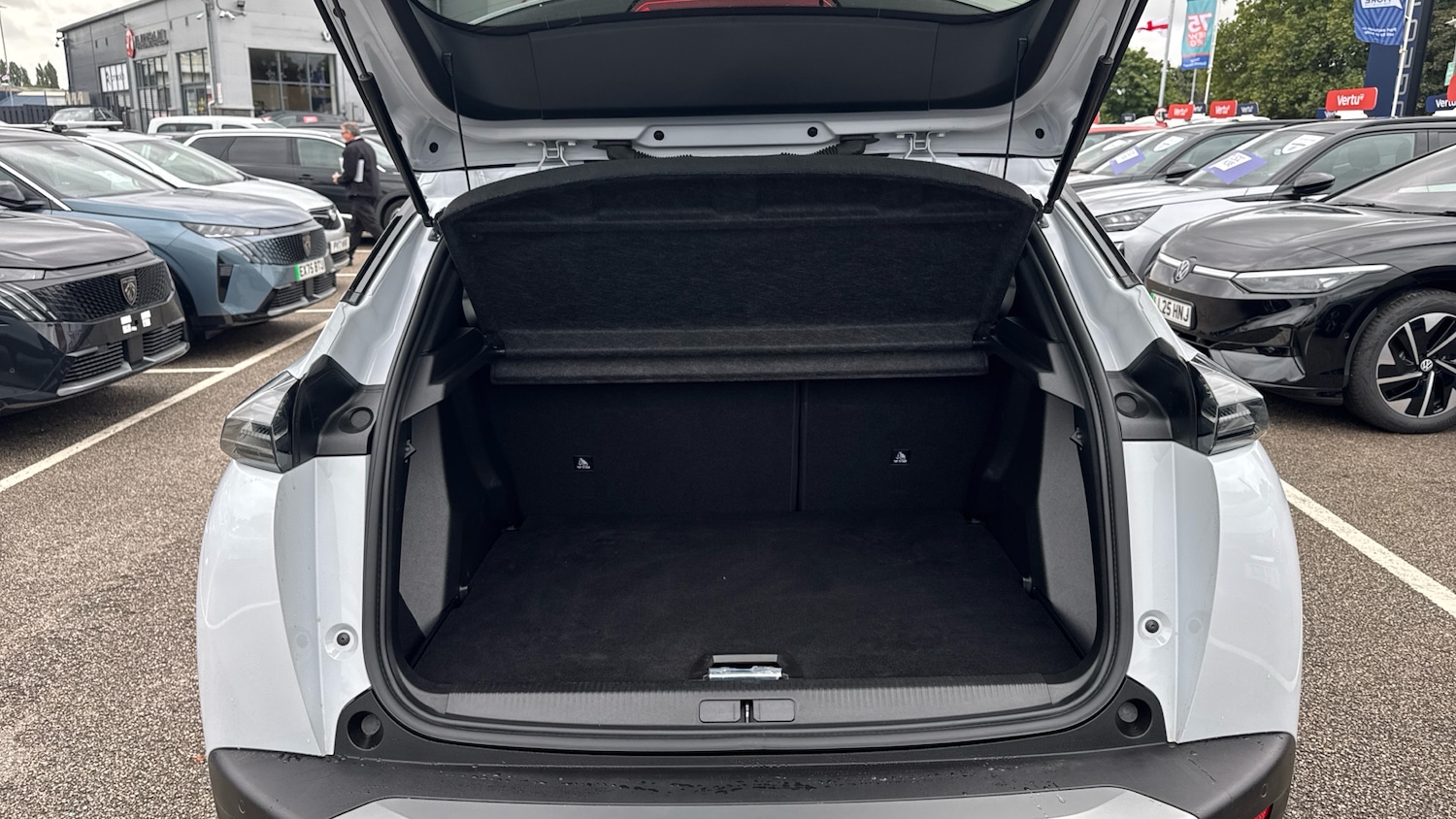 Used Peugeot 2008 2024 for sale - 76817399: Photo 4