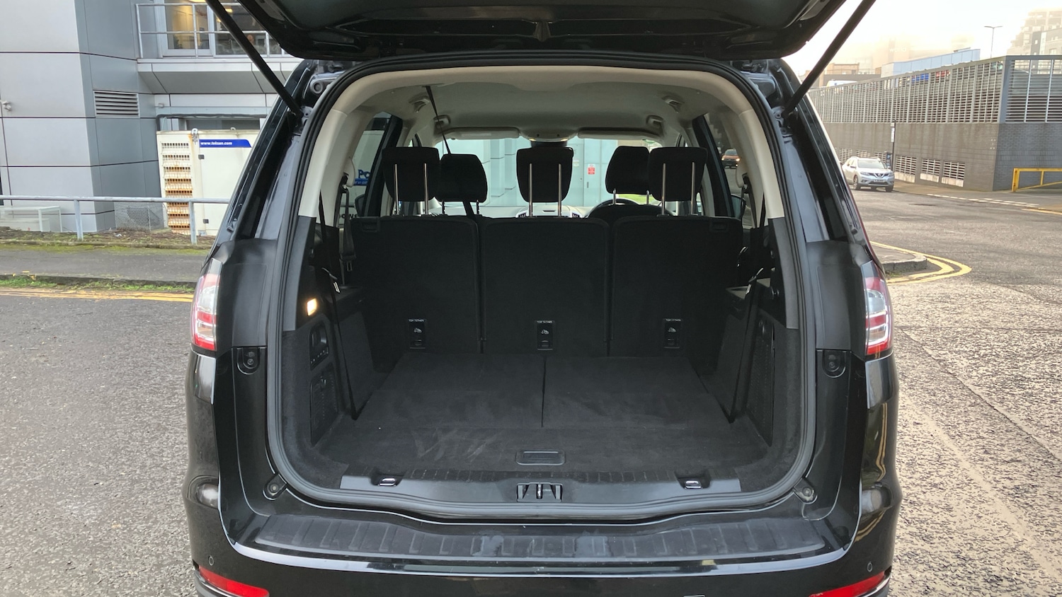 Used Ford Galaxy 2022 for sale - 76957326: Photo 4