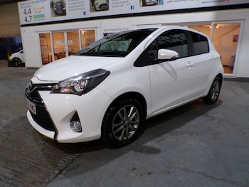 Used Toyota Yaris 2015 for sale - 76885189: Photo