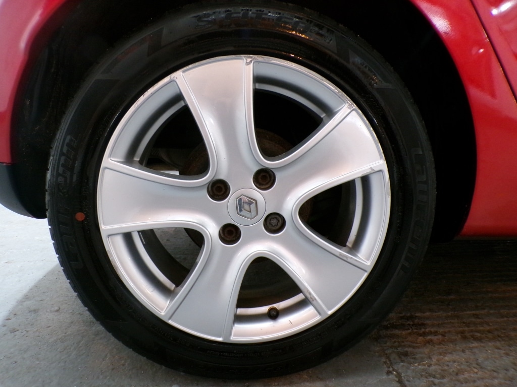 Used Renault Clio 2015 for sale - 76786983: Photo 10