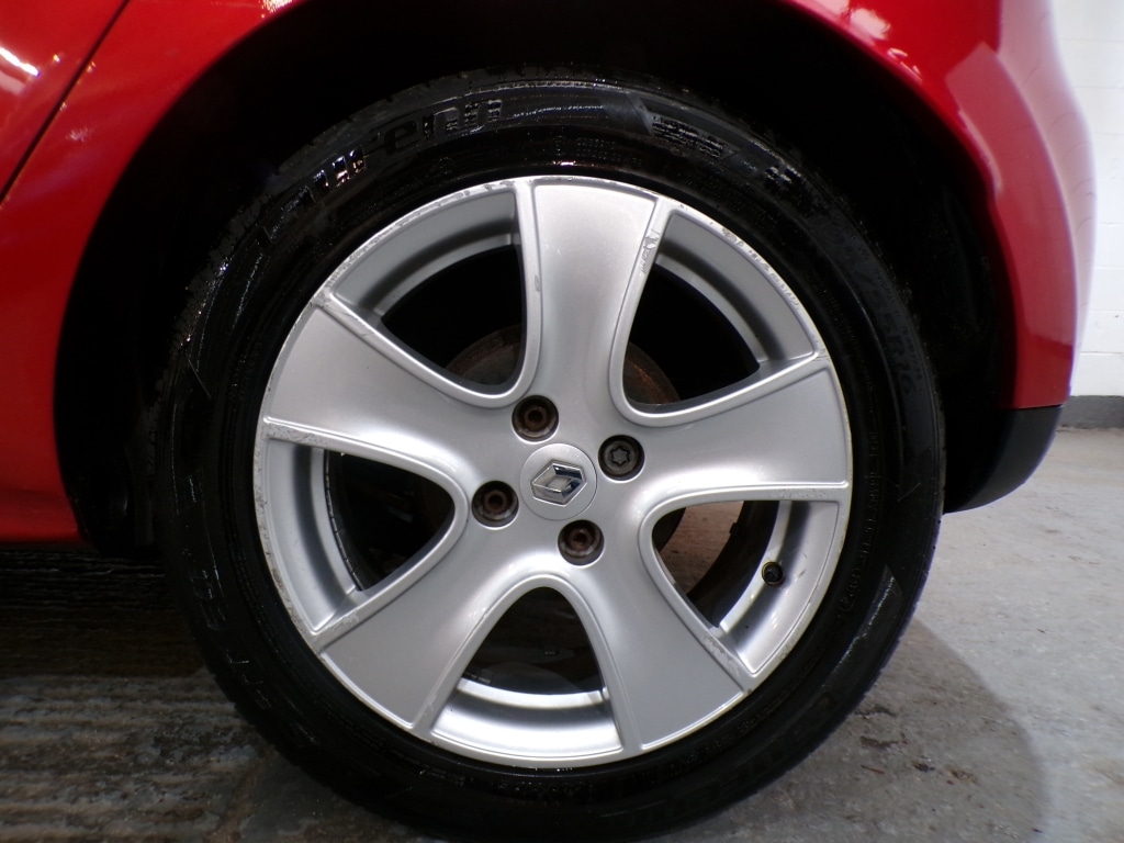 Used Renault Clio 2015 for sale - 76786983: Photo 11