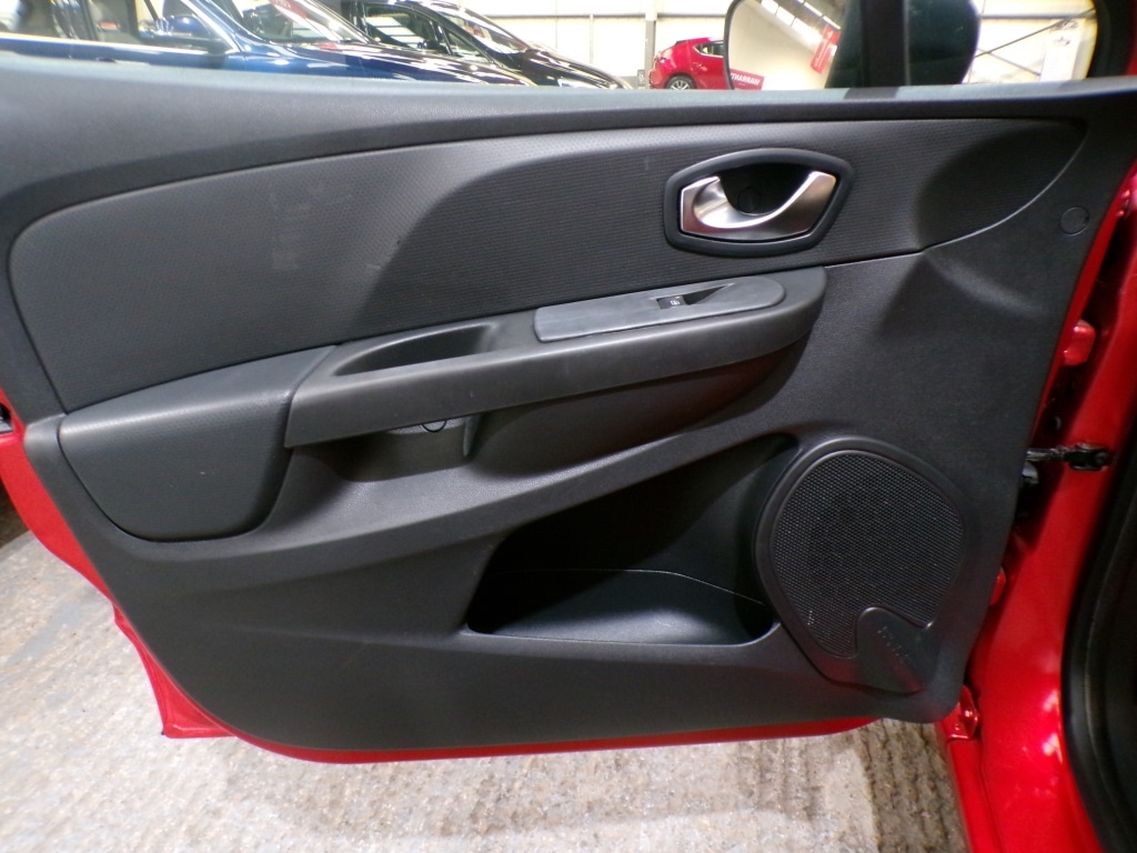 Used Renault Clio 2015 for sale - 76786983: Photo 13