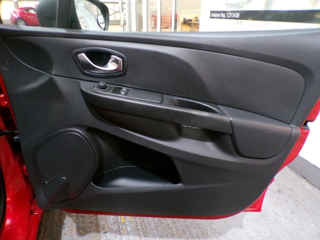 Used Renault Clio 2015 for sale - 76786983: Photo 16