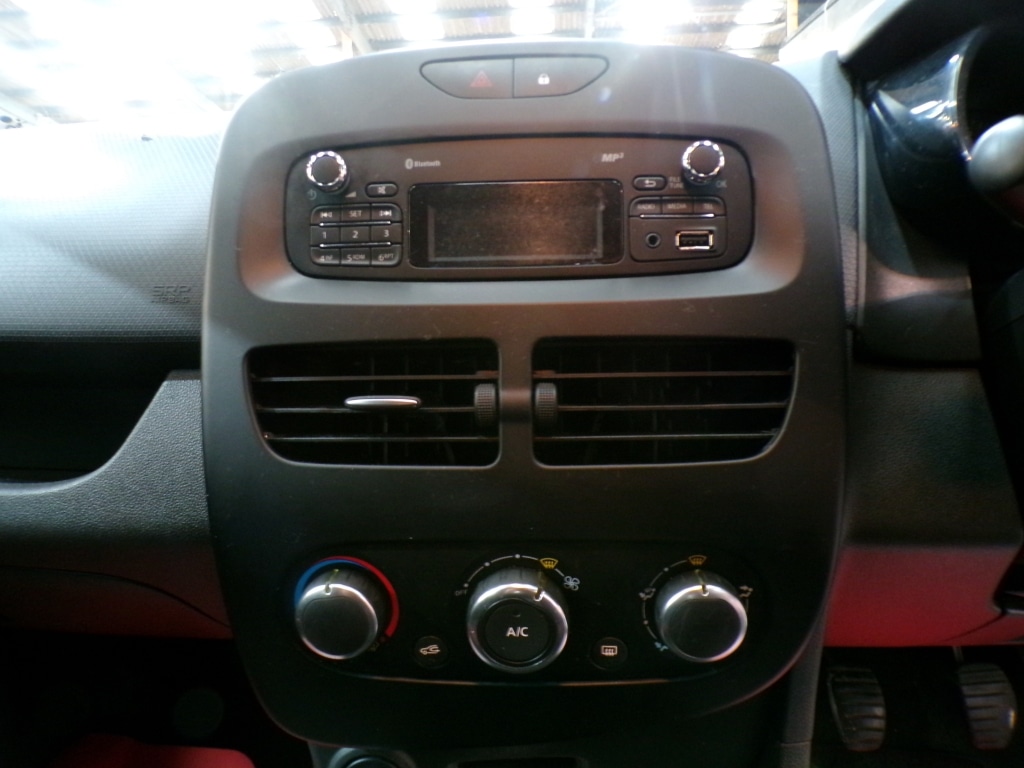 Used Renault Clio 2015 for sale - 76786983: Photo 20