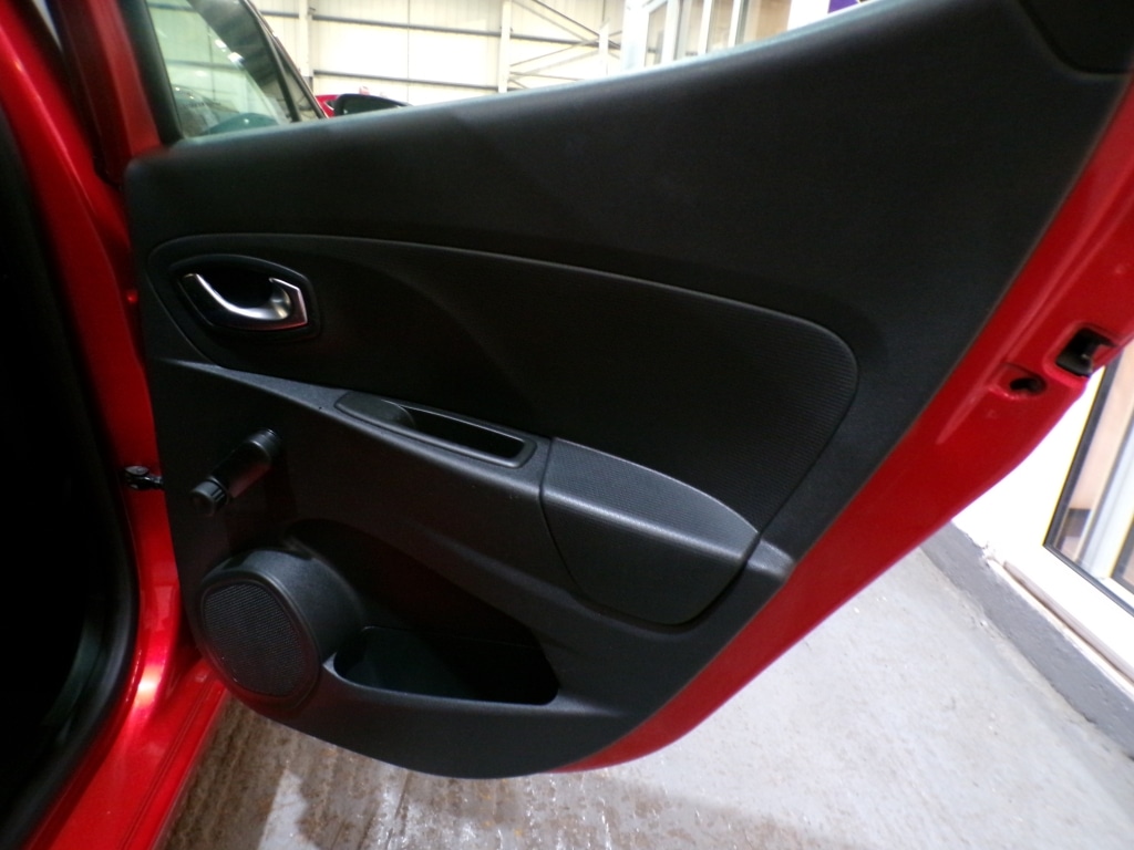 Used Renault Clio 2015 for sale - 76786983: Photo 22