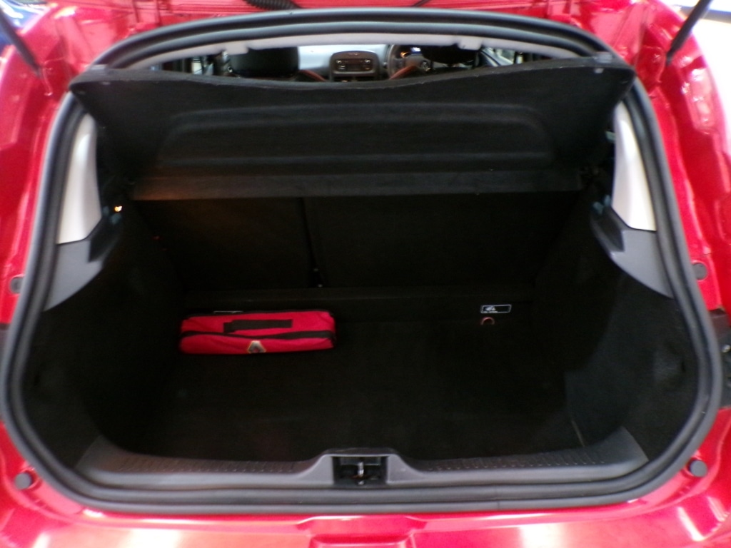 Used Renault Clio 2015 for sale - 76786983: Photo 24