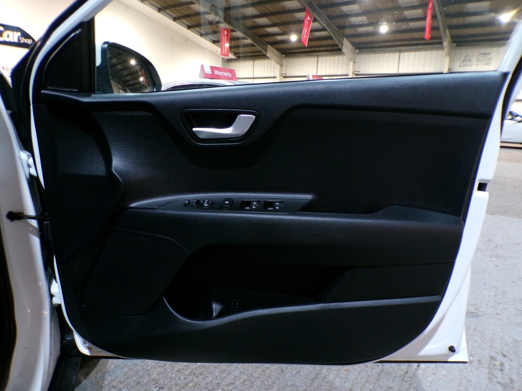 Used Kia Stonic 2023 for sale - 76891570: Photo 14