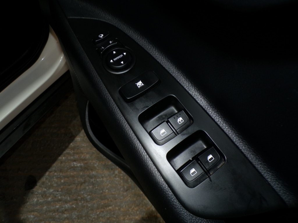 Used Kia Stonic 2023 for sale - 76891570: Photo 15