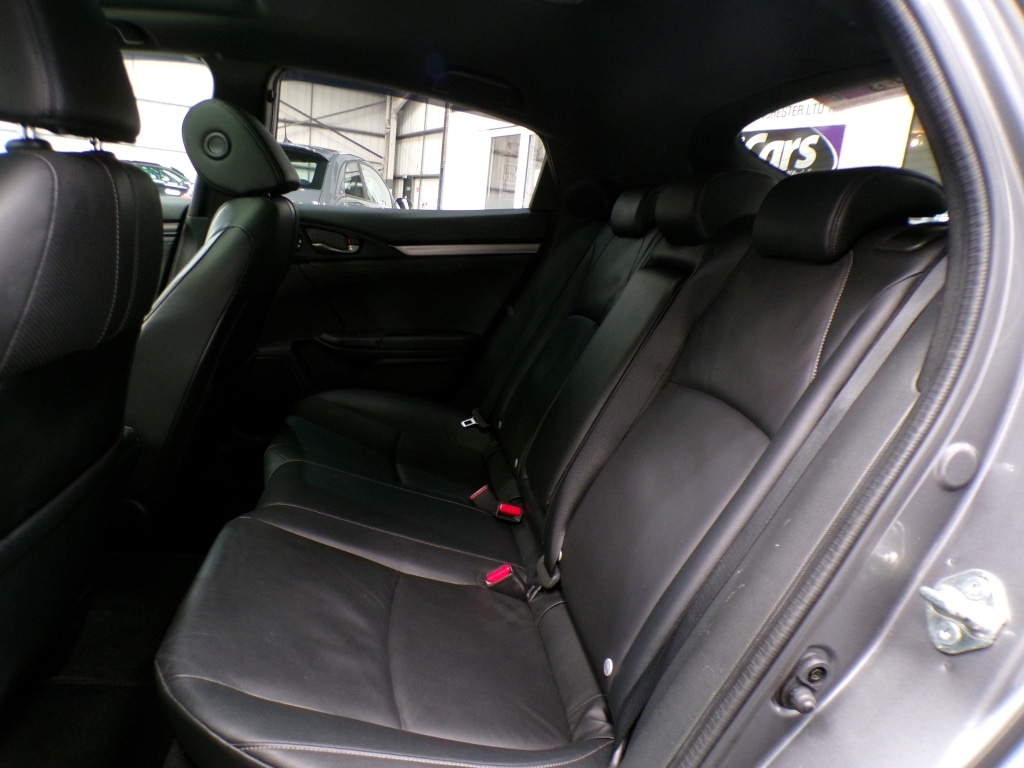 Used Honda Civic 2018 for sale - 77991929: Photo 29