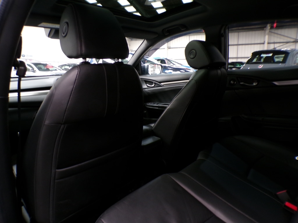 Used Honda Civic 2018 for sale - 77991929: Photo 30