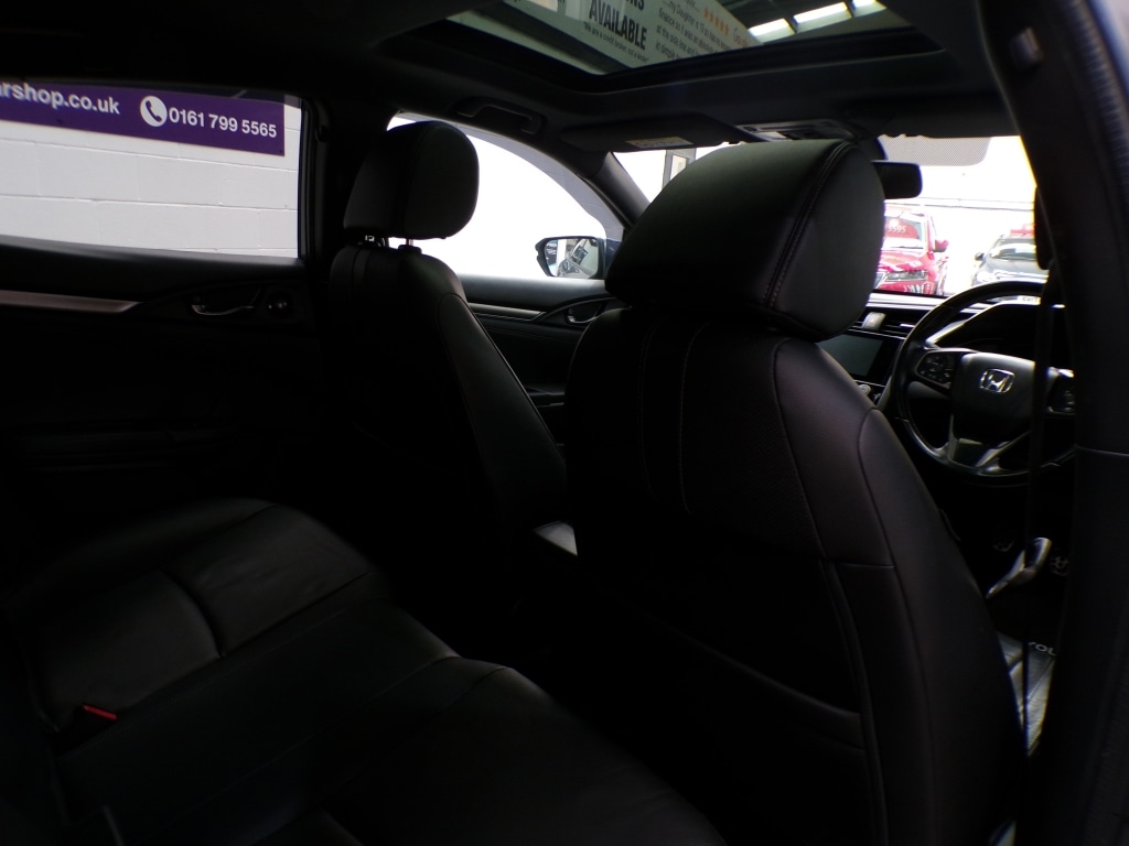 Used Honda Civic 2018 for sale - 77991929: Photo 33