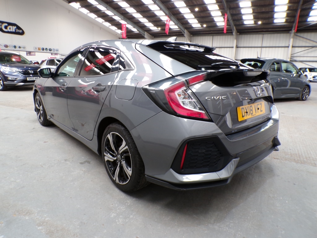 Used Honda Civic 2018 for sale - 77991929: Photo 5