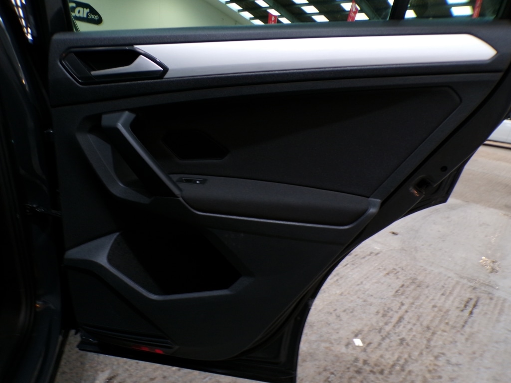 Used Volkswagen Tiguan 2017 for sale - 76911428: Photo 32