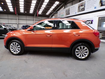 Used Volkswagen T-Roc 2019 for sale - 79136760: Photo