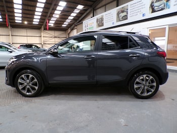 Used Kia Stonic 2018 for sale - 76941875: Photo