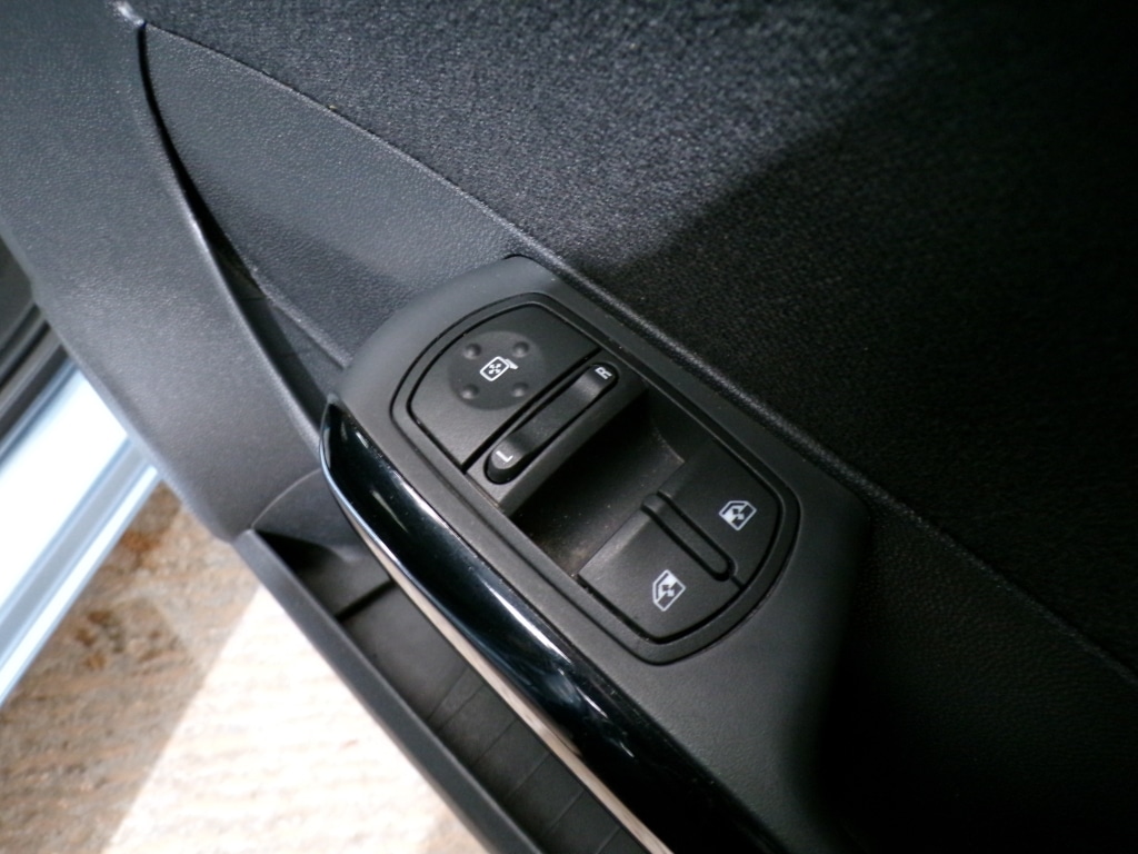 Used Vauxhall Corsa 2014 for sale - 77762240: Photo 17